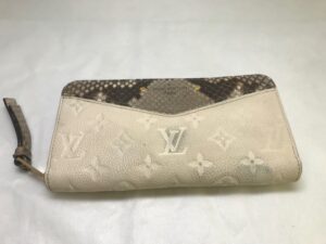[cava cava] 　Louis Vuitton財布の全体補修